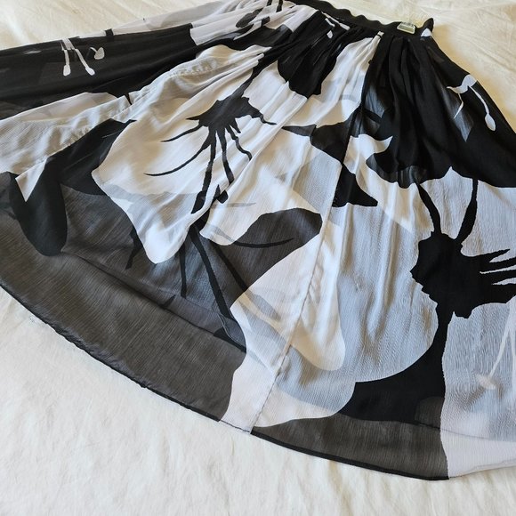 White House long flowy skirt - Picture 5 of 10